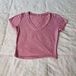 BUNDLE ME! Ladies Pink V-Neck Cropped T-shirt Size S. Cute and Flirty!